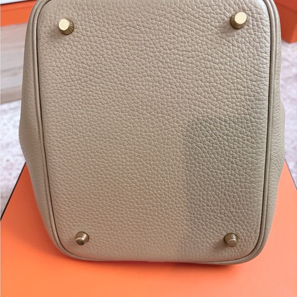 Picotin Lock 22 in Beige Marfa - Picture 7 of 10